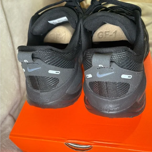 W 9/ M 7.5 Nike Vomero 18 'Black Smoke Grey' Zoomx - Picture 3 of 8